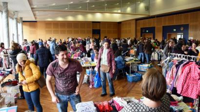 Bild: bgm
Neuer Veranstaltungsort, doppelt so viele Verkäufer und noch mehr Kunden - der Baby- und Kinderflohmarkt der Krabbelgruppe fand erstmals in der Stadthalle statt.