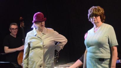 Bild: Kunz
Stehen mit beiden Beinen im Leben: Die Schrägschrauben Anna und Berta.