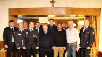 Bild: jma
An der Jahreshauptversammlung der Feuerwehr Hütten nehmen (von links) Bürgermeister Edgar Knobloch, Kreisbrandmeister Gerald Wölfl, Kommandant Mario Schneider, Konrad Palecki, Gerald Mack, Klaus Plößner, Klaus Melchner, Reinhold Aumüller und Werner Krammer teil.