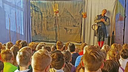 Bild: ü
Mit dem Stück "Der Held und die Prinzessin" gastiert das Theater "Maskara" an der Grund- und Mittelschule Kirchenthumbach.