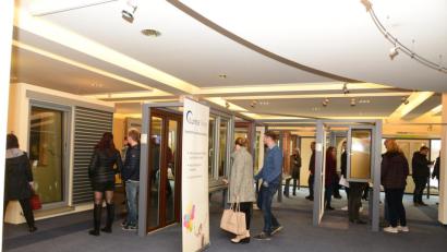 Bild: bey
Viele Besucher sehen sich beim "Tag der offenen Tür" bei Höhbauer um.