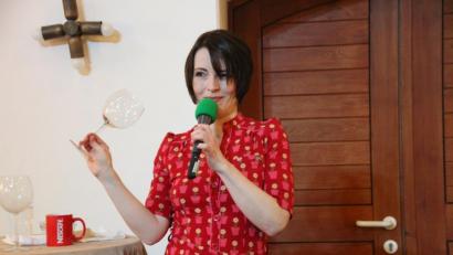Bild: kmo
Fräulein Cilly (Alexandra Völkl) schickte das Publikum auf eine musikalische Reise durch die Werbewunderwelt.