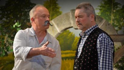 Bild: jr
Anton Krisch (links) und Kunibert Reiß überzeugten in ihren Rollen als konkurrierende Zwillinge.