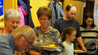 Bild: exb
Ein reichhaltiges Büfett hatten die Linda-Schützen beim Fischessen am vergangenen Aschermittwoch aufgebaut.