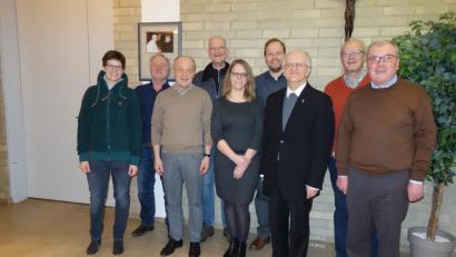 Bild: exb
Michael Kippes (Vierter von rechts) ist neuer Kirchenpfleger der Katholischen Kirchenverwaltung St. Georg in Neustadt/WN.