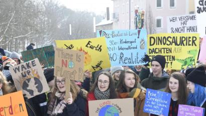 Bild: Petra Hartl
Rund 150 Amberger Schüler streikten Anfang Februar für Klimaschutz. Schwänzen musste dafür niemand, da in Stadt und Landkreis wegen Glätte ohnehin der Unterricht ausfiel. Nun ist Weiden mit einem „Friday for future“ am Zug.