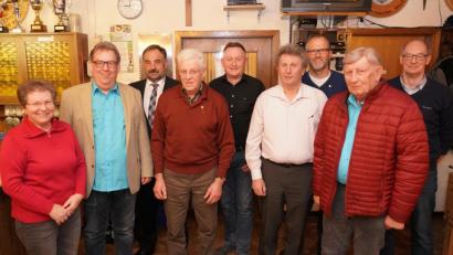 Bild: fvo
Einige der Geehrten bei der Jahreshauptversammlung der Siedler mit Vorsitzenden Peter Schuch (Zweiter von links) und der Frauenbeauftragten Erna Gollwitzer (links)