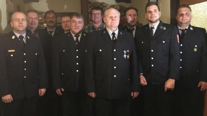 Bild: sck
Ehrungen bei der Feuerwehrt Ranzenthal mit Kreisbrandmeister Michael Schmidt, Bürgermeister Joachim Neuss, Peter Redel, Josef Kraus, Vorsitzendem Georg Rupprecht, Norbert Sporrer (40 Jahre aktiver Feuerwehrdienst), Werner Lehner, Marco Sporrer, 2. Kommandant Stefan Braun (25 Jahre) und Kommandant Michael Lengenfelder.