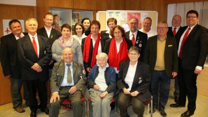 Bild: wro
Die BRK-Jahreshauptversammlung war zugleich auch ein Ehrenabend in dessen Mittelpunkt die Aktivposten des Wiesauer Roten Kreuzes standen.