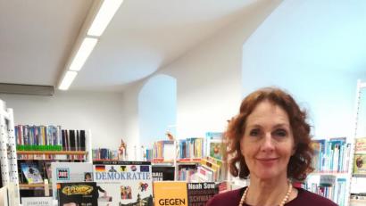 Bild: Ulrike Zimmermann
Die Stadtbibliothek Sulzbach-Rosenberg mit ihrer Leiterin Luise Eckert beteiligt sich an der internationalen Woche gegen Rassismus.