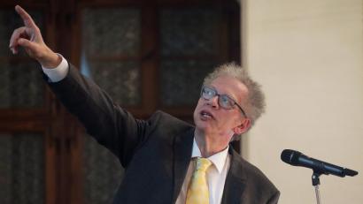 Bild: Wolfgang Steinbacher
Das Vereinigte Königreich befindet sich in einem Wertewandel. Professor Roland Sturm erklärte zum Auftakt der 40. Erlanger Unitage im Rathaus, dass es mehrere Gründe für den Brexit-Wunsch gibt.