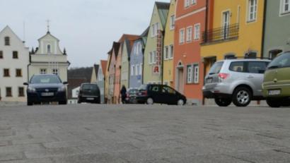 Archivbild: Gabi Schönberger
In einem Gutachten steht, welchen Anteil an solchen Schäden am Stadtplatz Planer und Baufirma, beide aus Weiden, haben.