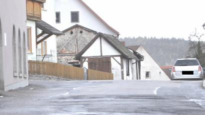 Bild: es
Für den Ausbau der Oberviechtacher Straße legt das Planungsbüro König aus Weiden eine erste Planung vor.