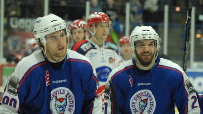 Bild: gb
In der Saison 2016/17 Teamkollegen in Weiden, jetzt Gegner: Im Play-off-Achtelfinale treffen Matt Abercrombie (links) von den Blue Devils und Patrick Schmid (rechts) von den Hannover Scorpions aufeinander.