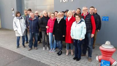 Bild: exb
Der CSU-Ortsverband Karmensölden vor der Justizvollzugsanstalt. Die Gruppe um den Vorsitzenden Norbert Wasner (Dritter von rechts) hatte Gelegenheit, hinter die Kulissen zu schauen.