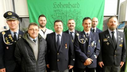 Bild: wro
Wahlen bei der SRK Hohenhard. Im Bild von links: Erster Vorsitzender Anton Hauptmann, Zweiter Bürgermeister Karl Busch, Vertrauensmann Thomas Panzer, Beisitzer Herbert Löwenhag, Schriftführer Thomas Schimmel, Zweiter Vorsitzender Bernd Schraml, Kassier Robert Rebhan, Reservistenbetreuer Thomas Bauriedl.