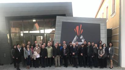 Bild: exb
Bürgermeisterin Tanja Schiffmann (Zweite von links), Museumsleiterin Regina Kiermaier (rechts), stellvertretender Bezirksheimatpfleger Florian Schwemin (Dritter von rechts) sowie Arbeitskreissprecherin Birgit Plößner vom Kultur- und Militärmuseum Grafenwöhr (Zweite von rechts) empfangen die Museumsverantwortlichen im Landkreis Neustadt zum Netzwerktreffen.