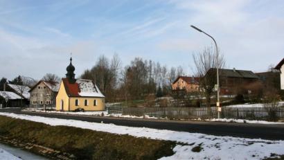Archivbild: cr
Mittelpunkt von Meerbodenreuth ist die sanierte Dorfkapelle.
