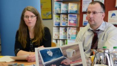 Bild: Schönberger
Die eigenen Daten im Internet schützen: Wie das geht, verraten Elisabeth Graml von der Verbraucherzentrale und Kriminalhauptmeister Dieter Melzner zum heutigen Weltverbrauchertag.