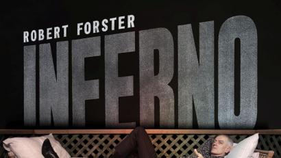Bild: Bleddyn Butcher
Das Plattencover zu "Inferno" wurde 2018 in Caloundra, Queensland aufgenommen und zeigt Robert Forster entspannt auf dem Sofa.