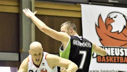 Bild: Büttner, Gerhard
Zweikampfstärke, wie hier von Ondrey Stych beim Zug zum Korb, ist auch in Litzendorf gefragt.