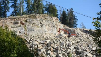 Bild: Gabi Schönberger
So wie hier in Flossenbürg könnte vielleicht auch in Neunburg an mehreren Stellen Gestein abgebaut werden. Die Stadt hat ausgelotet, welche Flächen dafür grundsätzlich infrage kommen.