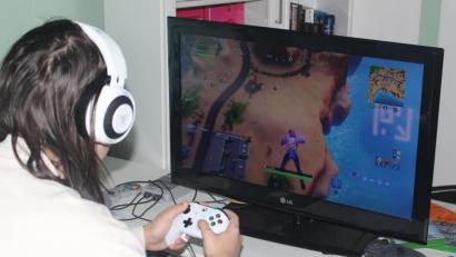 Bild: luk
Im Bann des Ballerspiels: Viele Kinder und Jugendliche verbringen fast jede freie Minute vor dem Computer oder der Konsole - und zocken Fortnite. Experten, Lehrer und Eltern halten das Spiel aber für gefährlich, weil es extrem süchtig machen kann.