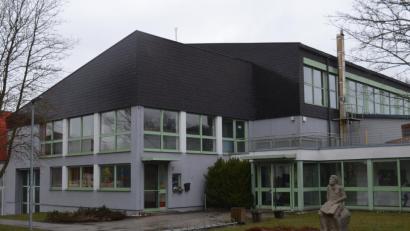 Bild: fz
Die Turnhalle in Bechtsrieth wird energetisch saniert. Dafür stehen im Haushalt Mittel bereit.