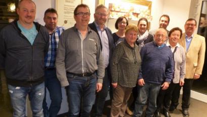 Bild: exb
Die gewählten CSU-Vorstandsmitglieder um ihren Vorsitzenden Peter Mauritz (Vierter von links): Günter Graf, Robert Hagerer, Gerd Kölbel, Beatrix Hiltl, Anna Meier, Sabine Graf, Siegfried Meier, Stefan Haas, Christa Haas und Gerhard Graf (von links).
