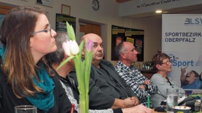 Bild: sön
Interessiert verfolgten die Teilnehmer des Vereins- und Sportgesprächs den Ausführungen.