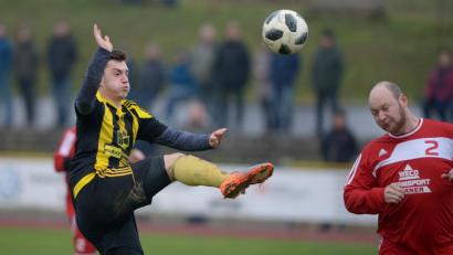 Bild: ref
Ohne Patrick Geilersdörfer (rechts) startet der SV Hahnbach in die Restsaison der Bezirksliga Nord. Der Abwehrspieler fällt mit einer Schulterverletzung aus.