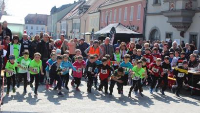 Bild: hä
Ob Profis, Hobbyläufer oder Schulkinder: Am Palmsonntag, 14. April, geht es für sie wieder beim Tirschenreuther Stadtlauf an den Start.