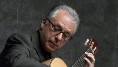 Bild: Anton Goiri
Pepe Romero berührt noch immer mit seiner Gitarrenkunst das Publikum.