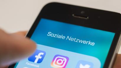 Symbolbild: Robert Günther/dpa-tmn
Immer wieder kommt es vor, dass Eltern über Facebook nach ihrer vermissten Tochter oder dem vermissten Sohn suchen.