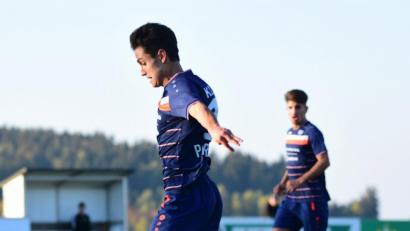 Bild: Schrems
Der Poppenreuther Spielertrainer Vaclav Peroutka (gelbes Trikot) will mit seiner Elf beim Schlusslicht FSV Bayreuth unbedingt siegen.