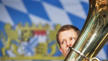 Bild: Miroslav Chaloupka/CTK/dpa
Im bayerisch-tschechischen Verhältnis soll künftig noch mehr Musik drin sein.