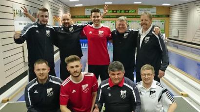 Bild: otr
Diese Kegler haben in dieser Saison den Bayernliga-Meistertitel nach Oberwildenau geholt: (hinten von links) Patrick Fickenscher, Daniel Wutz, Manuel Kessler, Gert Erben, Jiri Vicha, (vorne v.l.) Manuel Ottorepetz, Marco Maier, Ivan Bosko, Michael Grünwald.