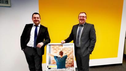 Bild: Thomas Dobler
Bastian Wild und Roland Hintermeier (von links) von der Commerzbank blicken auf ein erfolgreiches Geschäftsjahr zurück.