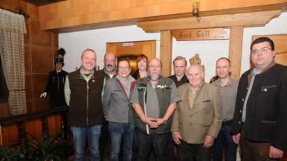 Bild: oy
Das ist der neue Vorstand der Jäger-Kreisgruppe. Rechts der neue Vorsitzende Stefan Frank, Zweiter von rechts sein Stellvertreter Michael Nagler.