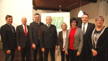 Bild: Hirsch
Der vlf wählte einen neuen Geschäftsführer und nahm eine Ehrung vor. Das Bild zeigt von links:Reinhold Witt, Arnold Kimmerl, Hans Prechtl, Georg Mayer, Annemarie Wagner, Sabine Schindler, Florian Märkl und Annemarie Frank.