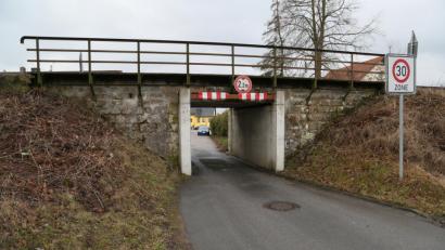 Bild: Hösamer
Die Unterführung zwischen der B 85 und Höflarn wird saniert. Der Bauausschuss debattiert in seiner nächsten Sitzung das Thema.