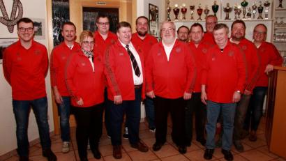 Bild: wro
Den FC-Bayern-Fanclub Parkstein führen (von links) Christian Senft, Alexander Balk, Iris Haberkorn, Jörg Schraml, Armin Wittmann, Andreas Schraml, Anton Pöllath, Richard Beer, Michael Bocka, Max Birkner, Rudolf Schraml, Wolfgang Schraml und Peter Amberger.