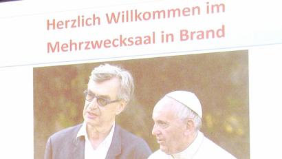 Bild: ld
Mit Pfarrer Günther Vogl aus Wunsiedel konnte ein erfahrener Moderator für das Filmgespräch über "Papst Franziskus - Mann seiner Worte" gefunden werden.
