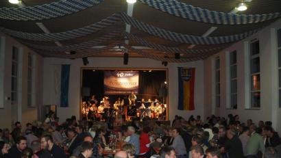 Bild: gz
Das Starkbierfest garantiert Feuerwehr und Schlossbergkapelle ein volles Haus.