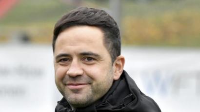 Bild: Ziegler
Da freut sich Faruk Maloku, Cheftrainer der DJK Gebenbach. Seine Mannschaft ist Spitzenreiter der Bayernliga Nord.

Saison: 2018/19

Bild: Ziegler