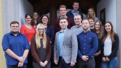 Bild: weu
Der wiedergewählte JU-Ortsvorsitzende Philipp Troppmann (Mitte) freut sich mit dem neu gewählten Team auf die kommenden Aufgaben.
