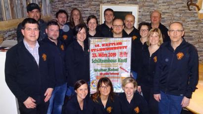 Bild: rpp
Stolz blickt der Jägermeisterstammtisch mit seinem Vorsitzenden Arno Stahl (links) auf das vergangene Jahr zurück. Bei der Gemeinschaft kommt die Geselligkeit auch noch wohltätigen Zwecken zugute.