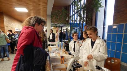 Bild: exb
Jugend forscht: Gerne präsentieren die Schüler, mit was sie sich im Unterricht beschäftigen.