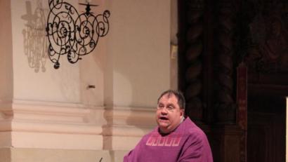 Bild: exb
Pfarrer Markus Urban bei der Predigt in der Basilika.