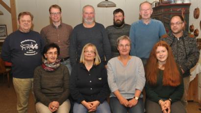 Bild: dob
Anton Birner aus Pfreimd (links) bleibt weiterhin Vorsitzender der Pferdefreunde im Grenzland Vohenstrauß. Viele Termine füllen den Jahreskalender des Vereins.